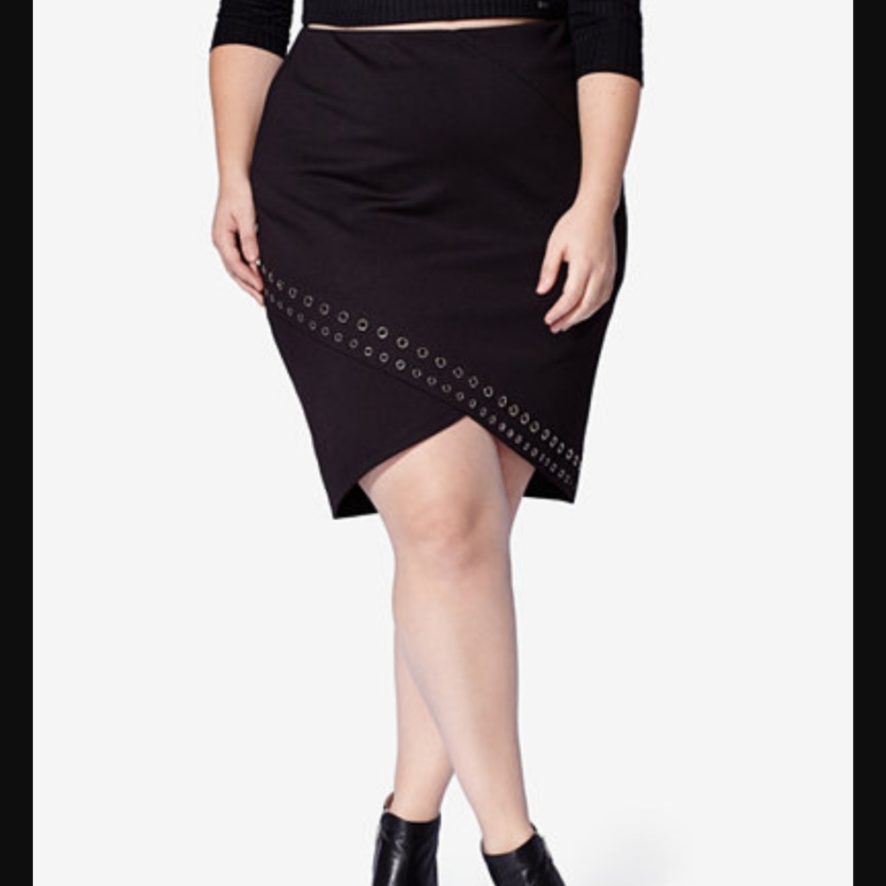 mblm by Tess Holliday Plus Size Grommet Skirt - Picture 2 of 11